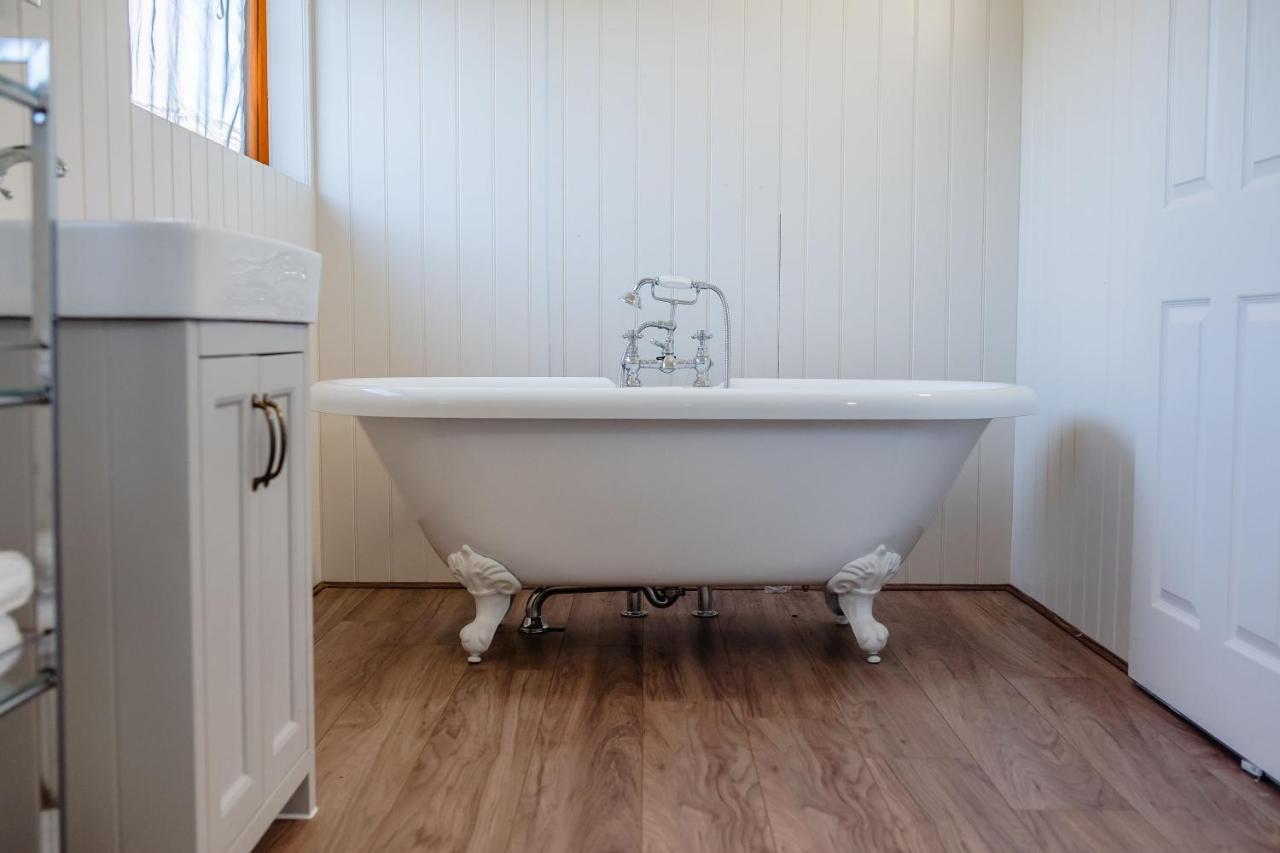 Hencote Vineyard Glamping Village Shrewsbury Esterno foto
